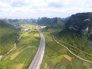 合那高速-岳圩口岸公路（起点K0附近）的合那高速