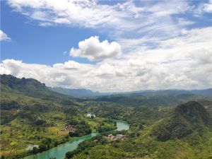 南丹县月里至中堡公路工程     溶蚀-侵蚀岩溶中低山地貌K12+000附近