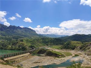 南丹县月里至中堡公路工程     溶蚀-侵蚀岩溶中低山地貌K15+000附近